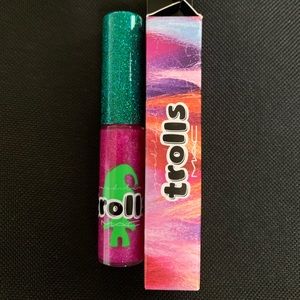 MAC NEW Trolls Lipglass in “Bubble Butt”